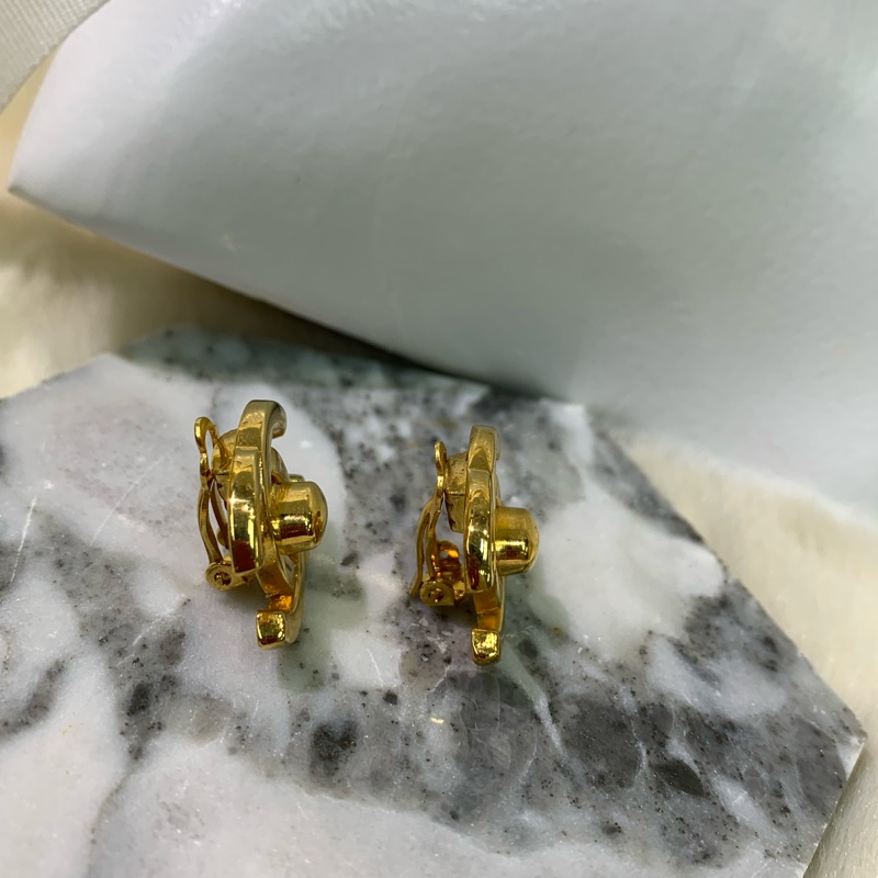 Chanel 香奈兒 Turn off 濃金中古金色雙C耳夾 x583-18