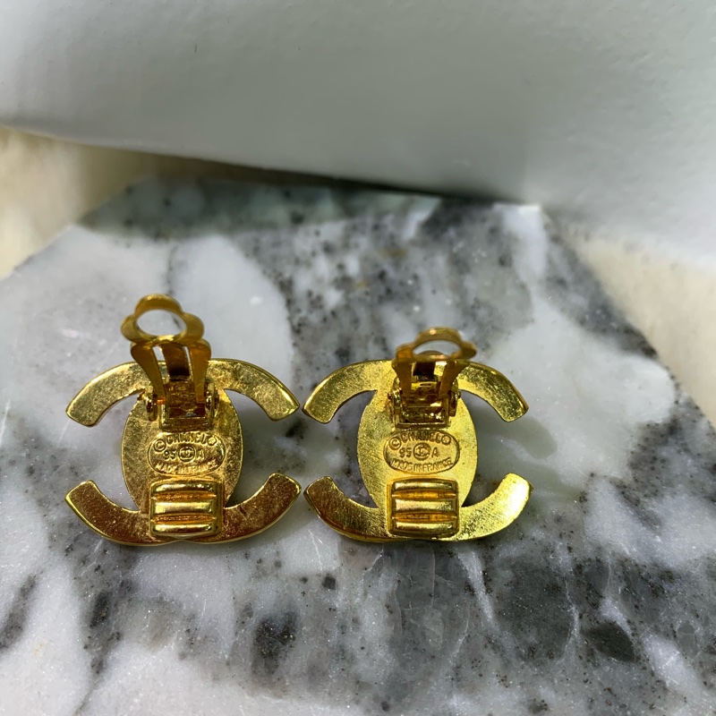 Chanel 香奈兒 Turn off 濃金中古金色雙C耳夾 x583-20