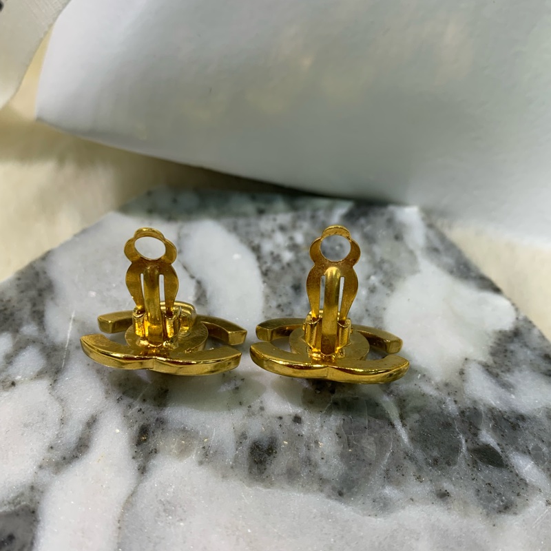 Chanel 香奈兒 Turn off 濃金中古金色雙C耳夾 x583-22