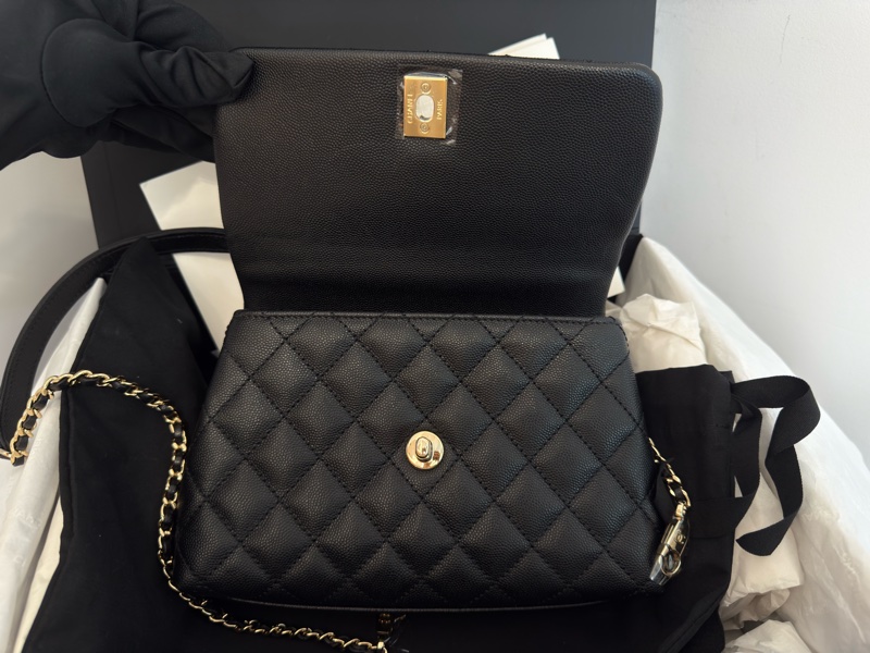 近新CHANEL黑色荔枝皮淡金釦coco Handle 24cm小號~A92990-1