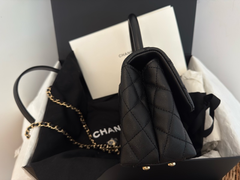 近新CHANEL黑色荔枝皮淡金釦coco Handle 24cm小號~A92990-5