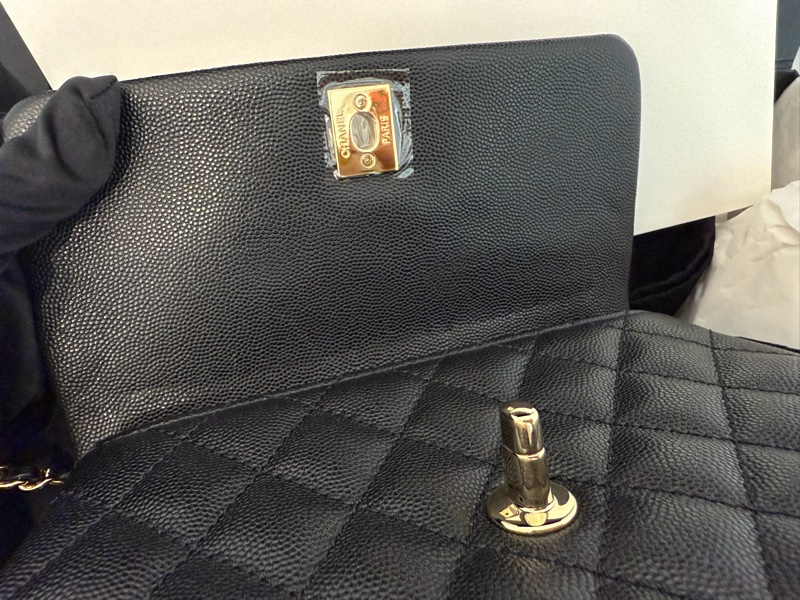 近新CHANEL黑色荔枝皮淡金釦coco Handle 24cm小號~A92990-7