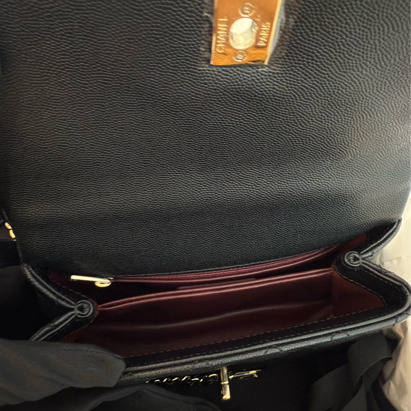 近新CHANEL黑色荔枝皮淡金釦coco Handle 24cm小號~A92990-8