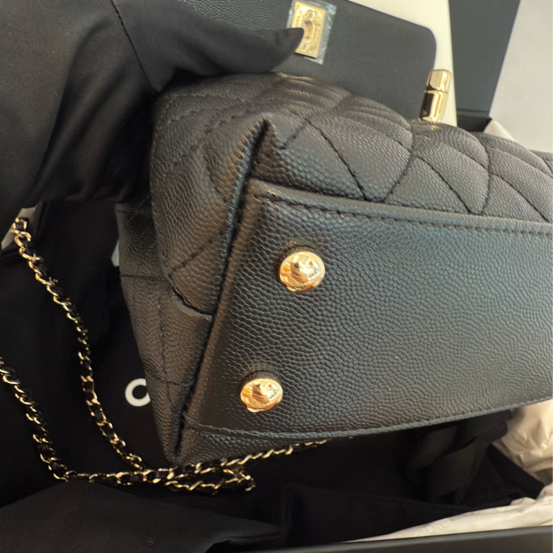近新CHANEL黑色荔枝皮淡金釦coco Handle 24cm小號~A92990-11
