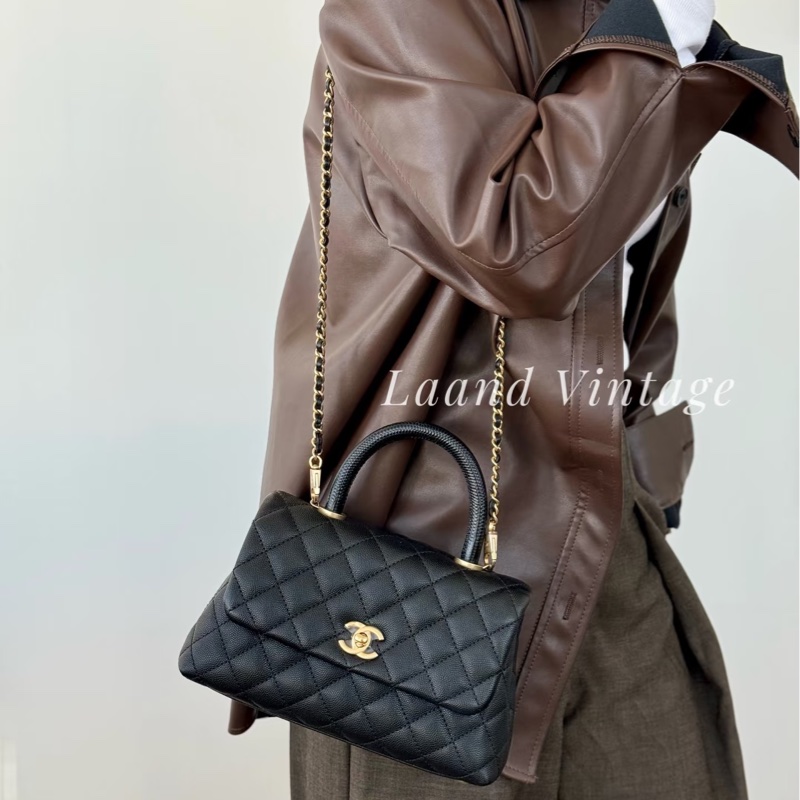 近新CHANEL黑色荔枝皮淡金釦coco Handle 24cm小號~A92990-16