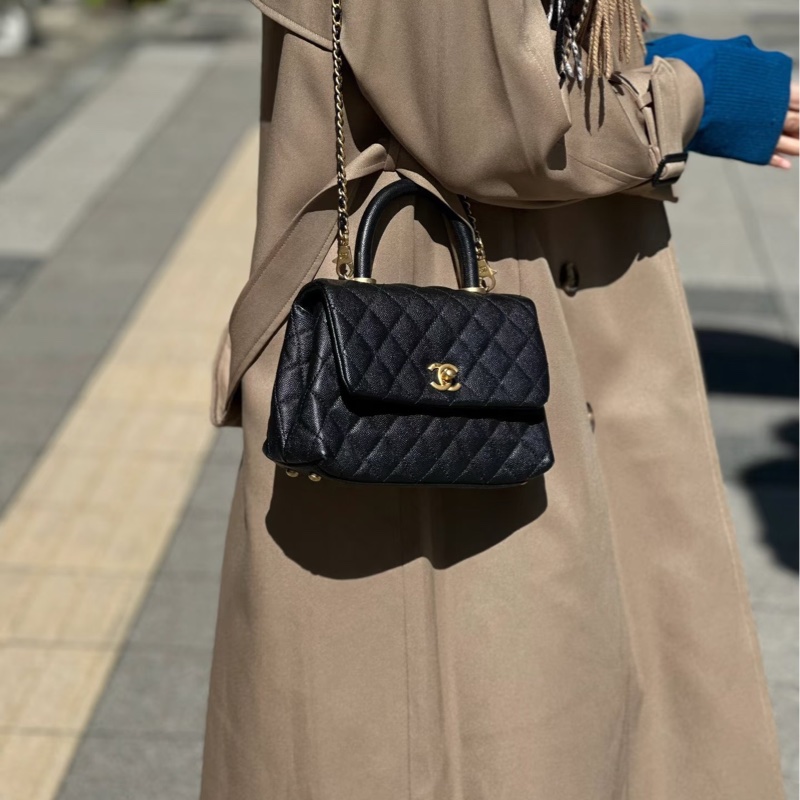 近新CHANEL黑色荔枝皮淡金釦coco Handle 24cm小號~A92990-17