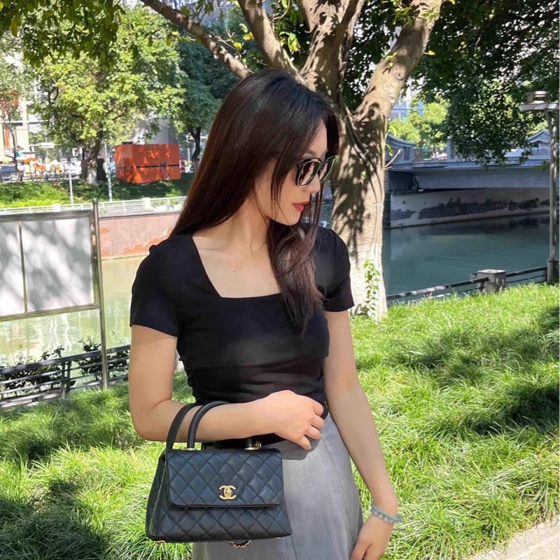 近新CHANEL黑色荔枝皮淡金釦coco Handle 24cm小號~A92990-18