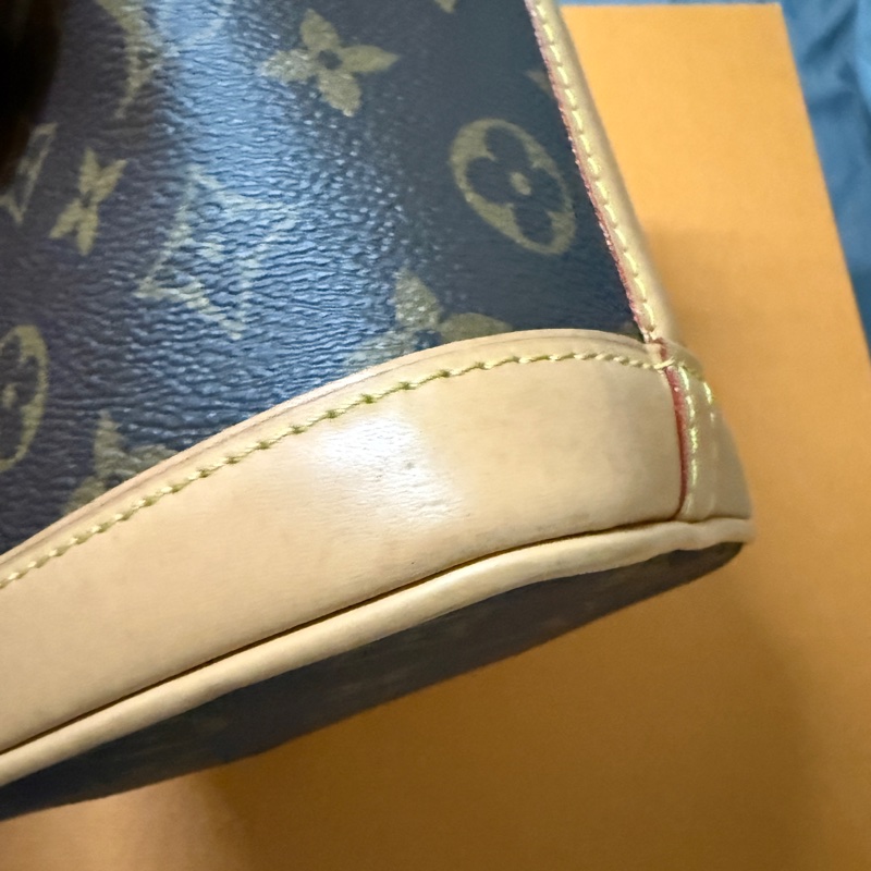 lv nano noe 小水桶包-7