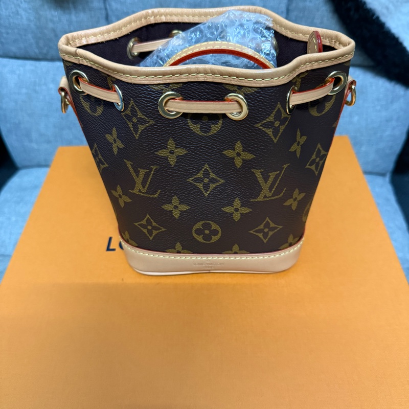 lv nano noe 小水桶包-10