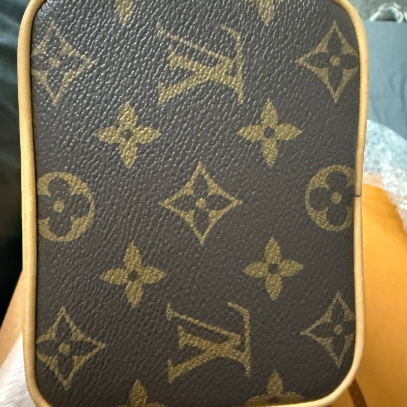 lv nano noe 小水桶包-11