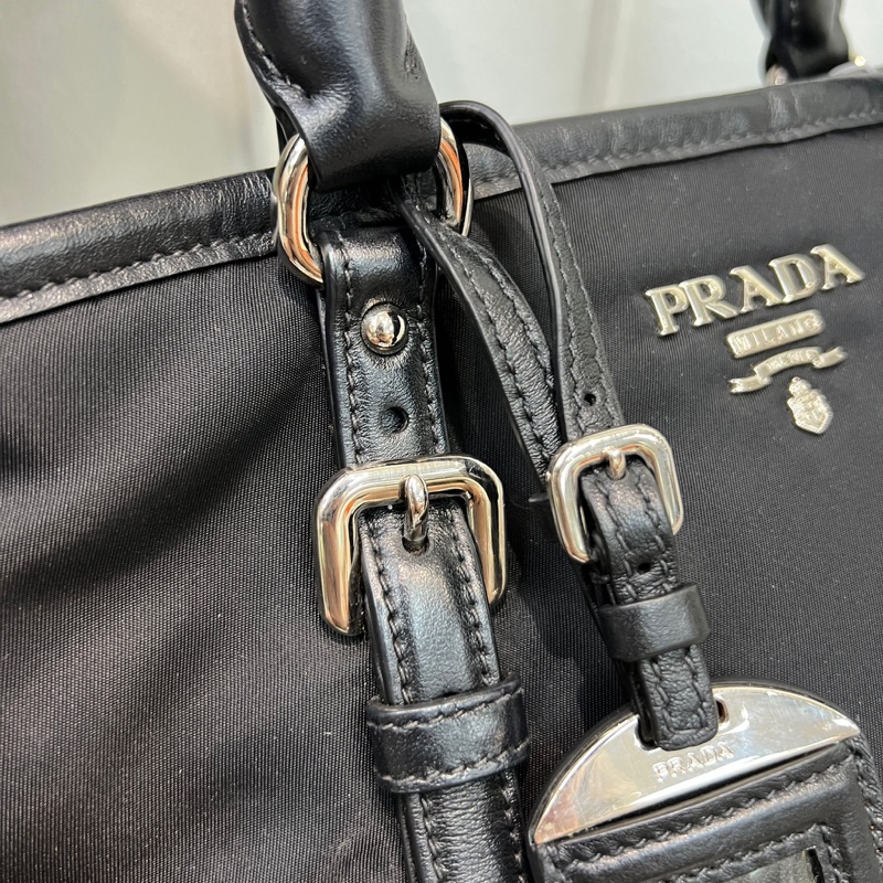 Prada 黑色降落傘銀扣2way XA156-16