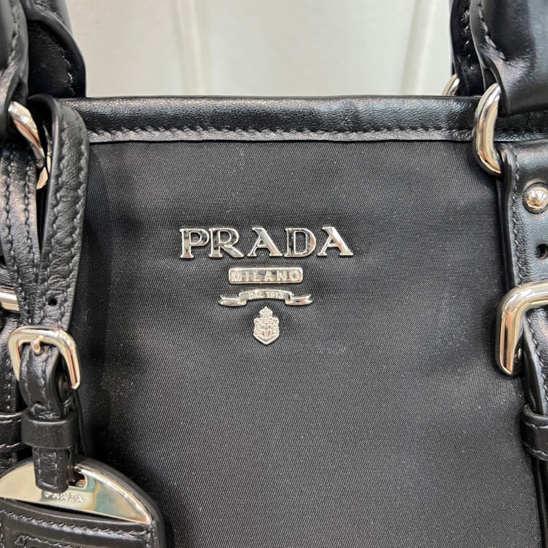 Prada 黑色降落傘銀扣2way XA156-17
