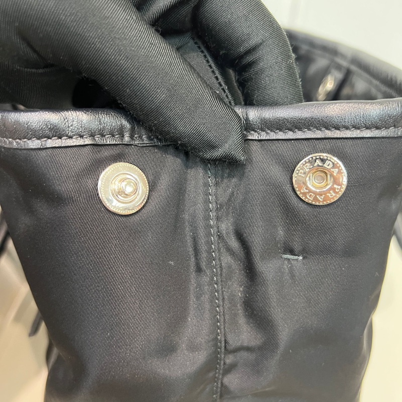 Prada 黑色降落傘銀扣2way XA156-24
