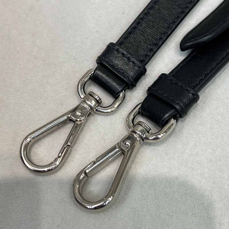 Prada 黑色降落傘銀扣2way XA156-29
