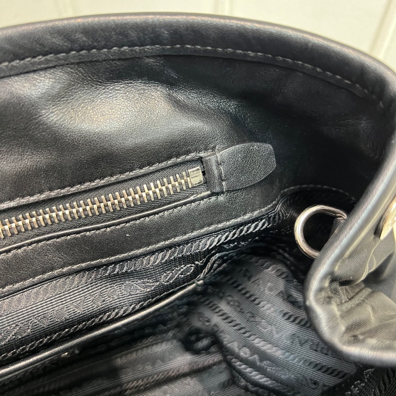 Prada 黑色降落傘銀扣2way XA156-41