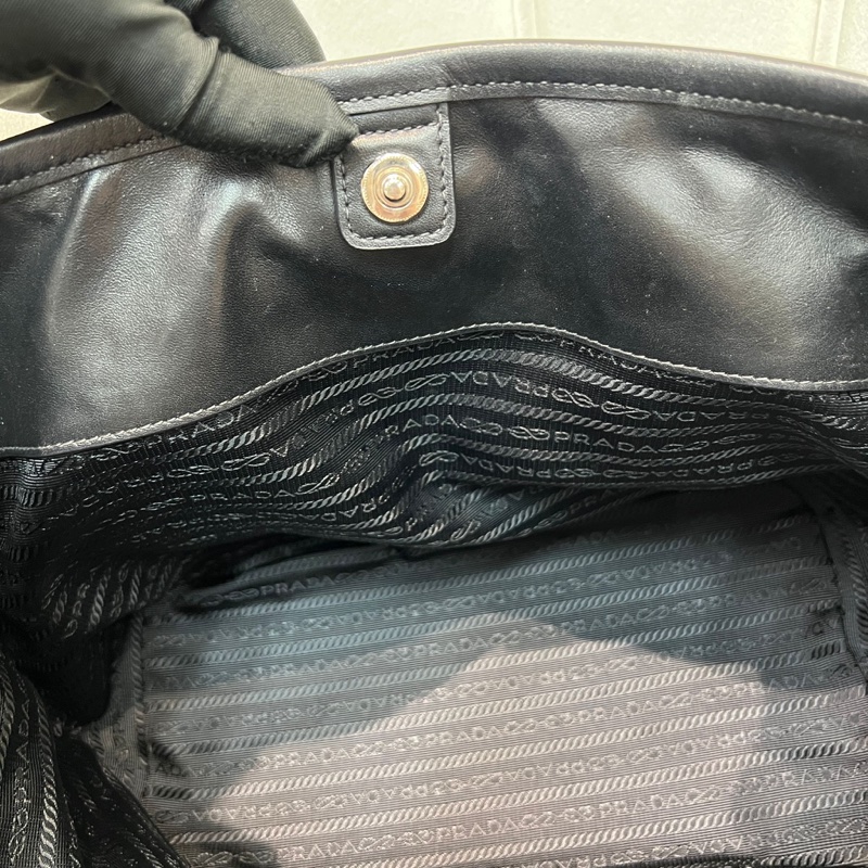 Prada 黑色降落傘銀扣2way  XA156-42