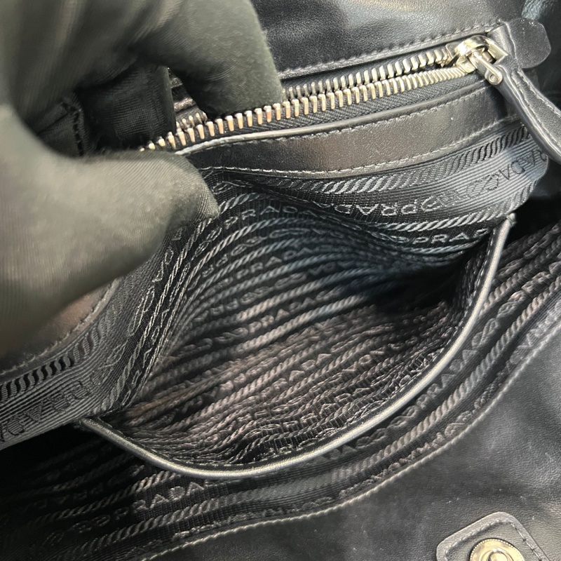 Prada 黑色降落傘銀扣2way XA156-45