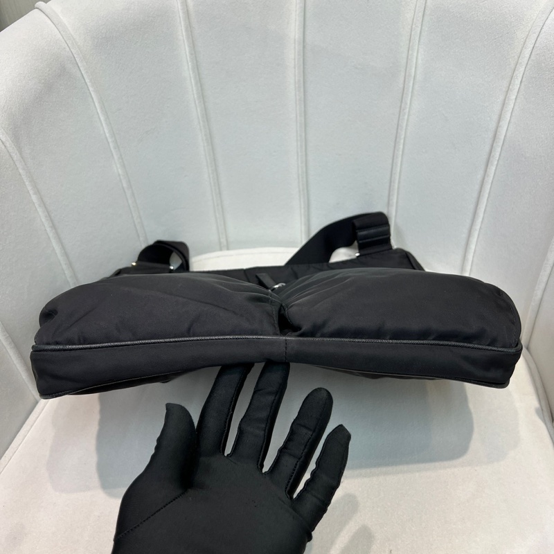 Prada 降落傘黑色斜孭袋 XA957-4
