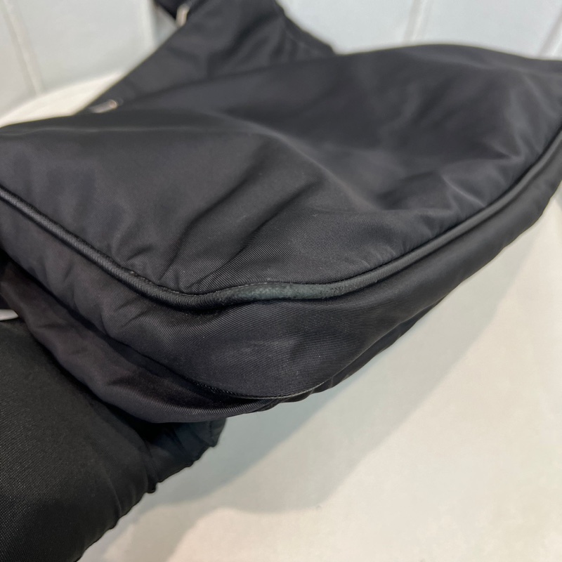 Prada 降落傘黑色斜孭袋 XA957-6