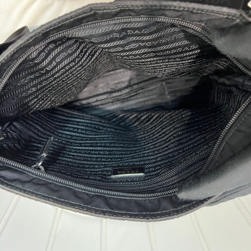 Prada 降落傘黑色斜孭袋 XA957-10