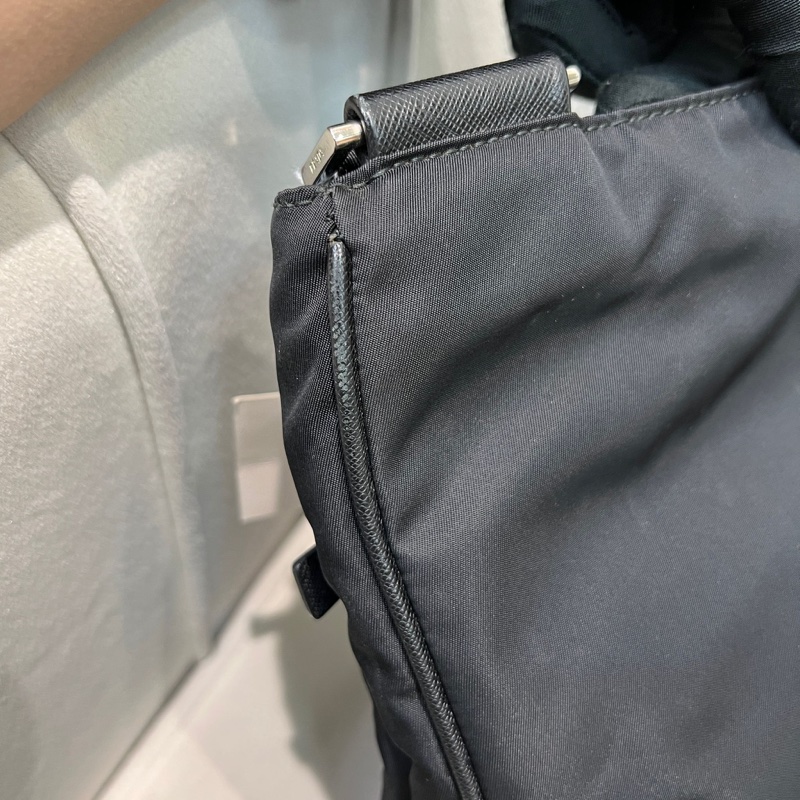 Prada 降落傘黑色斜孭袋 XA957-29