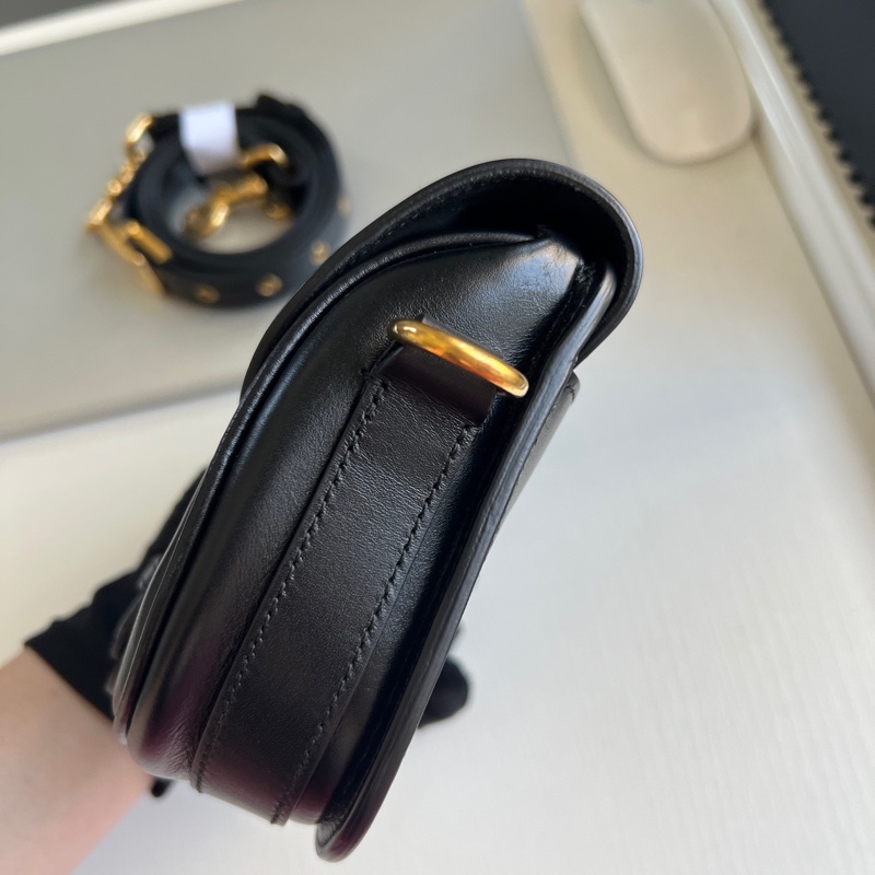 Dior 馬鞍包 黑金永遠看不膩 輕鬆的高級感-2