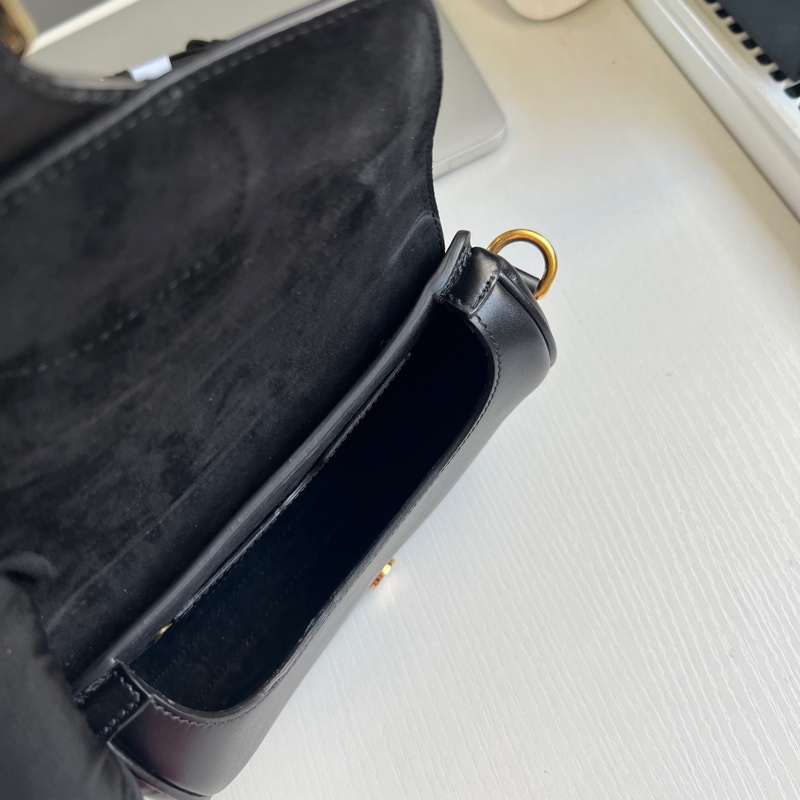 Dior 馬鞍包 黑金永遠看不膩 輕鬆的高級感-12