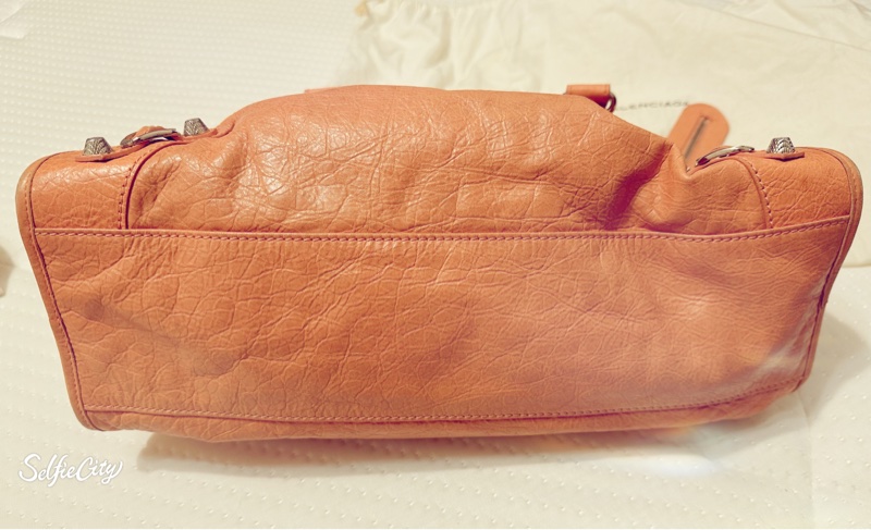 Balenciaga巴黎世家 春夏系列 粉橘小羊皮Giant City銀扣-2