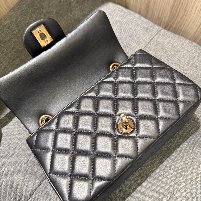 降價❤️ 全新晶片 稀有玫瑰金 Chanel coco 20 黑色菱格紋羊皮玫瑰金釦斜背包 cf20-4