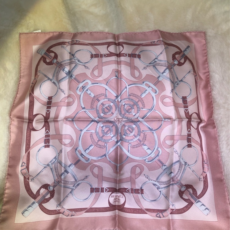 HERMÉS 粉色馬含扣絲巾 O375-1