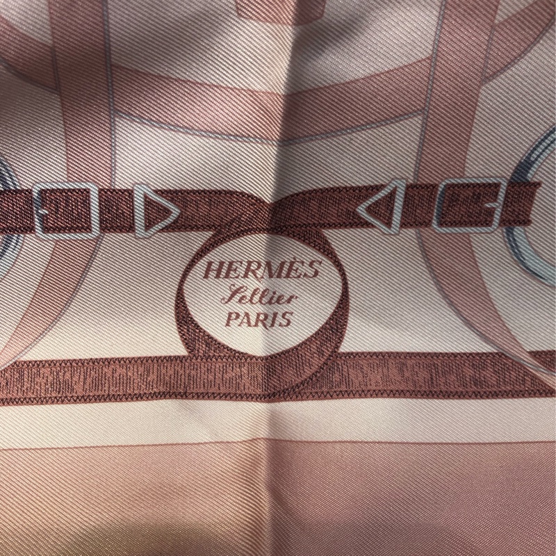HERMÉS 粉色馬含扣絲巾 O375-2