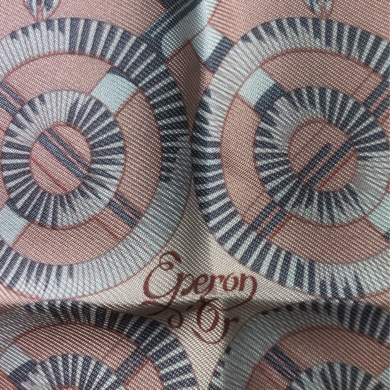 HERMÉS 粉色馬含扣絲巾 O375-3