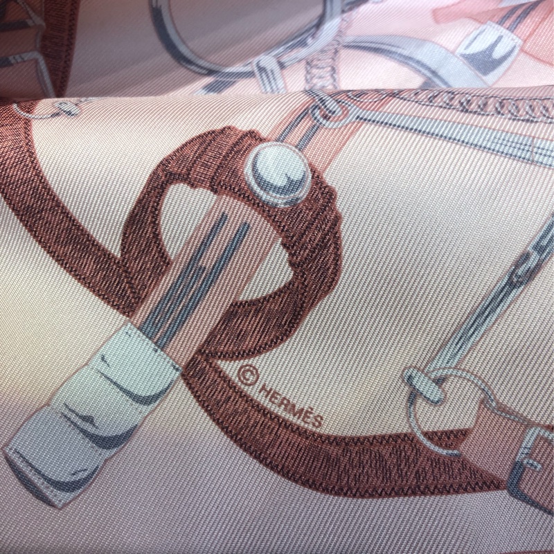 HERMÉS 粉色馬含扣絲巾 O375-6