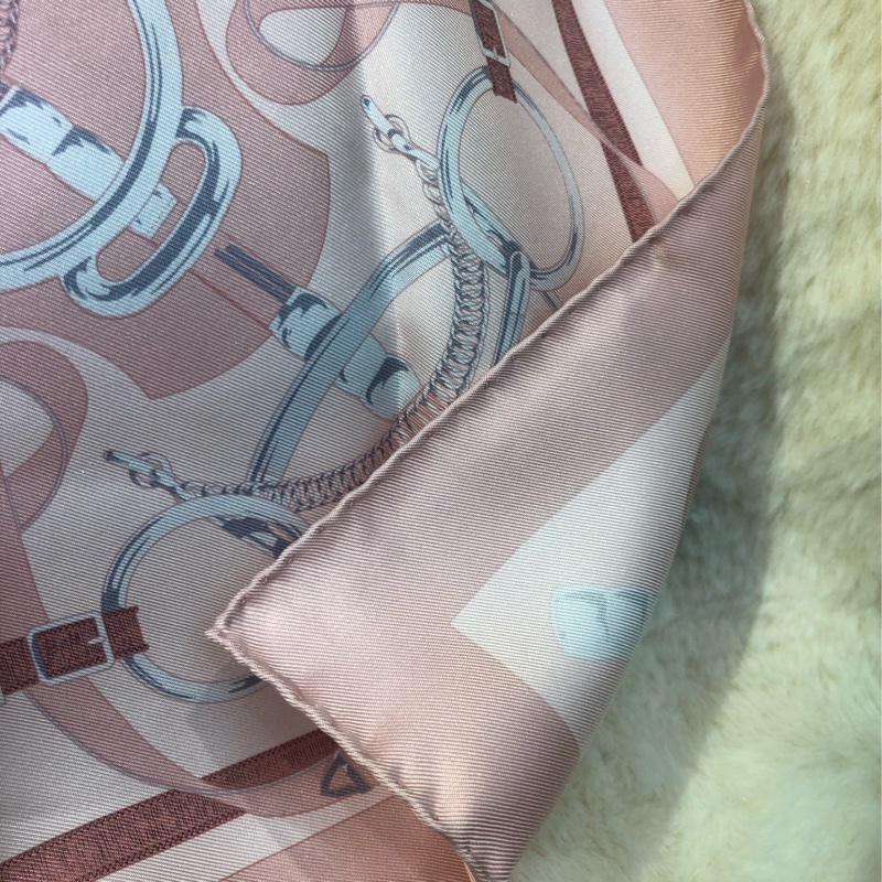HERMÉS 粉色馬含扣絲巾 O375-7