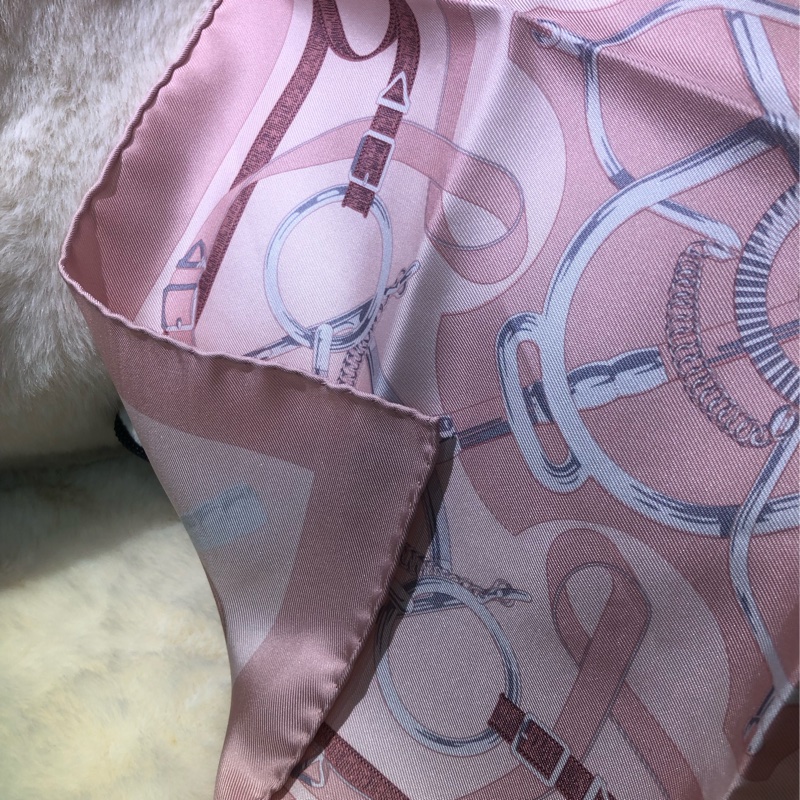 HERMÉS 粉色馬含扣絲巾 O375-8