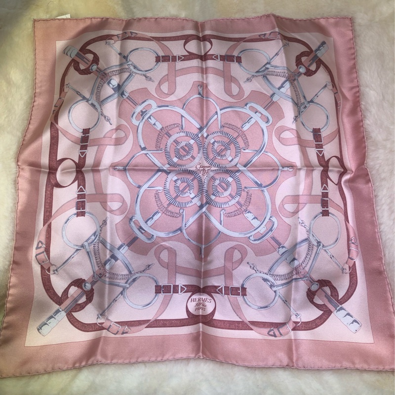 HERMÉS 粉色馬含扣絲巾 O375-11