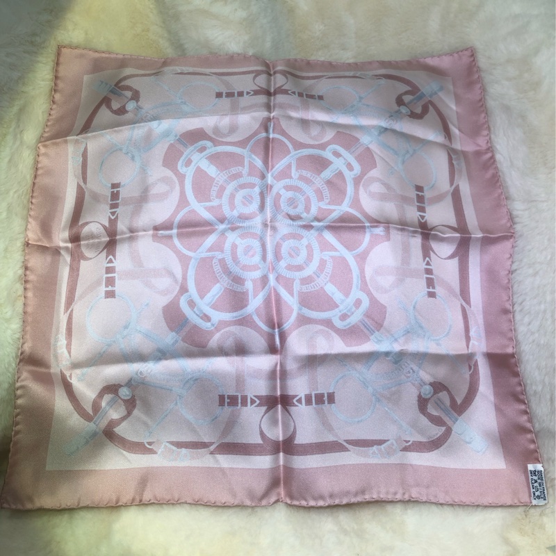 HERMÉS 粉色馬含扣絲巾 O375-12