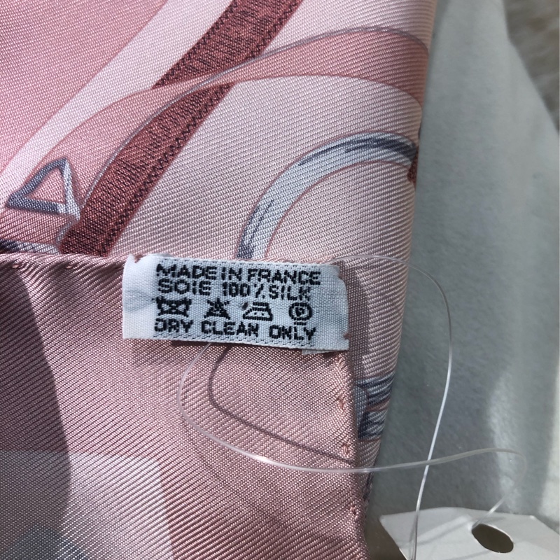 HERMÉS 粉色馬含扣絲巾 O375-13
