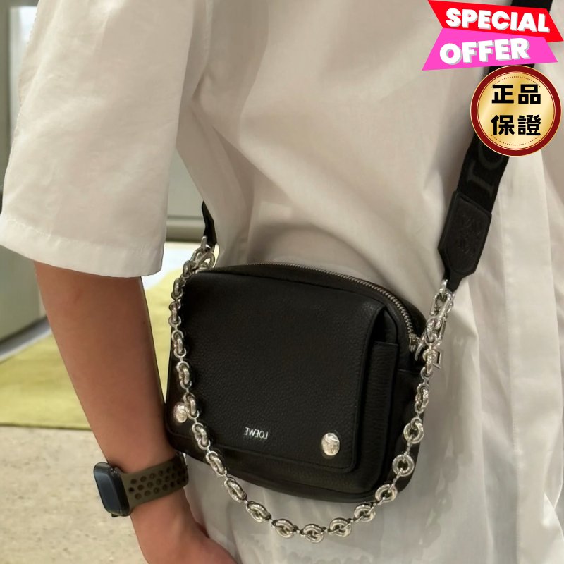 🎉新品好折扣✨Loewe 小款粒面小牛皮Pebble 郵差相機包 緹花肩背帶/黑色-0