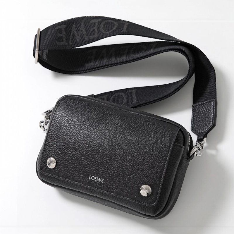 🎉新品好折扣✨Loewe 小款粒面小牛皮Pebble 郵差相機包 緹花肩背帶/黑色-7