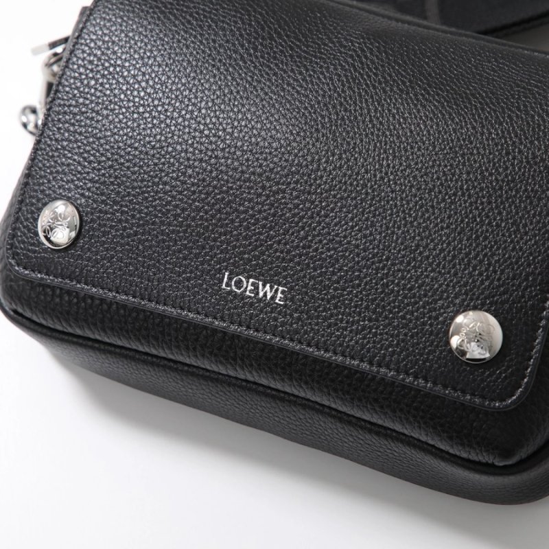 🎉新品好折扣✨Loewe 小款粒面小牛皮Pebble 郵差相機包 緹花肩背帶/黑色-9