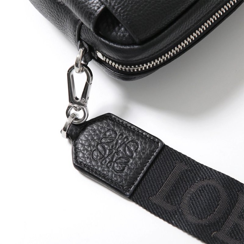 🎉新品好折扣✨Loewe 小款粒面小牛皮Pebble 郵差相機包 緹花肩背帶/黑色-10