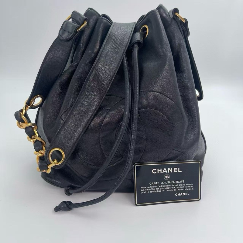 「JL精品代購」 香奈兒黑金羊單肩抽繩大logo水桶包-0