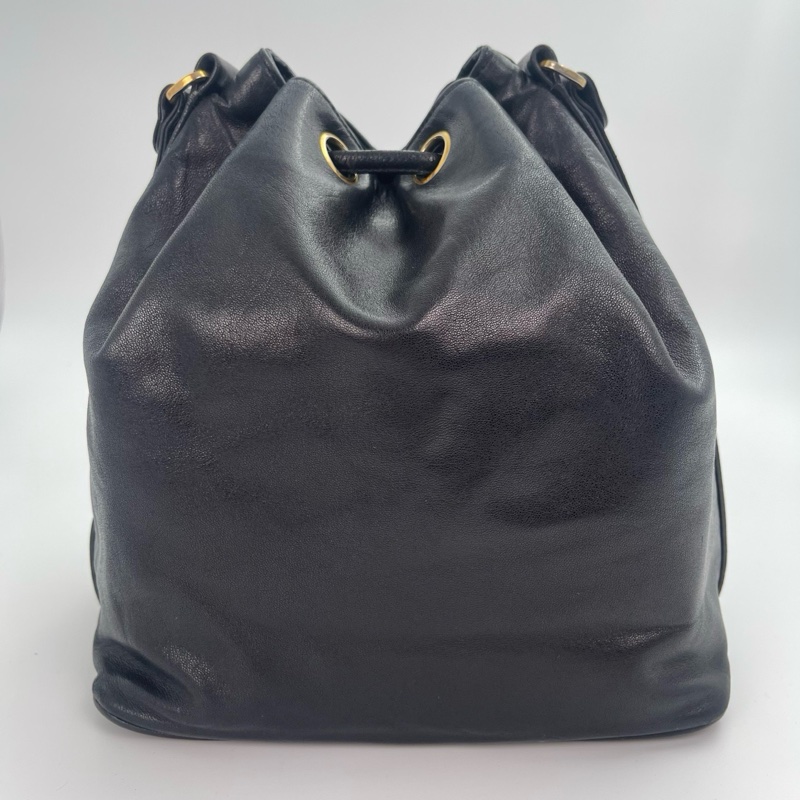 「JL精品代購」 香奈兒黑金羊單肩抽繩大logo水桶包-1