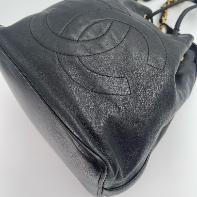 「JL精品代購」 香奈兒黑金羊單肩抽繩大logo水桶包-3