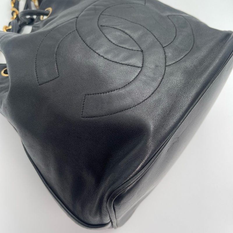 「JL精品代購」 香奈兒黑金羊單肩抽繩大logo水桶包-4