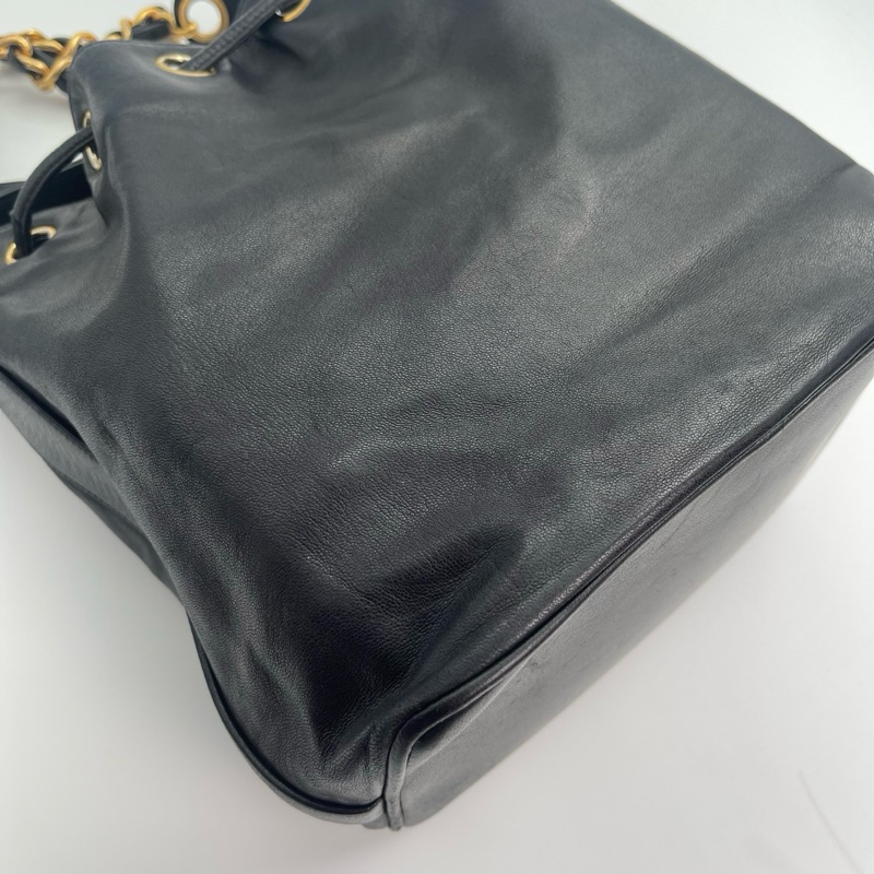 「JL精品代購」 香奈兒黑金羊單肩抽繩大logo水桶包-5