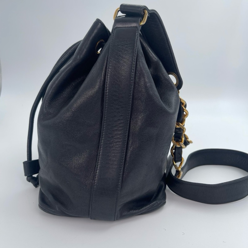 「JL精品代購」 香奈兒黑金羊單肩抽繩大logo水桶包-9