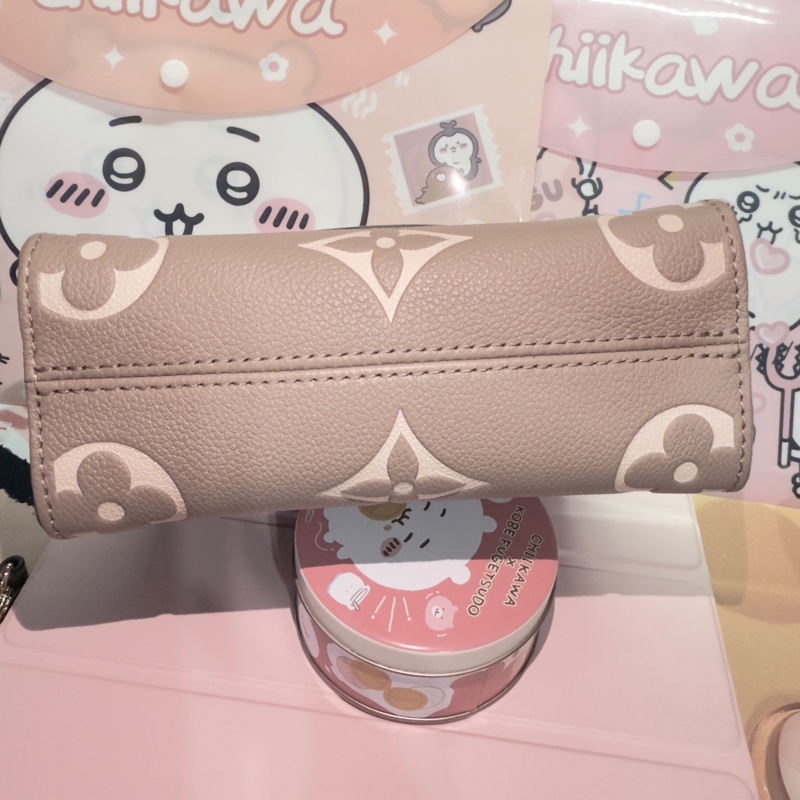 LOUIS VUITTON M47054 OnTheGo BB 18 皮革 壓花 大象灰-7