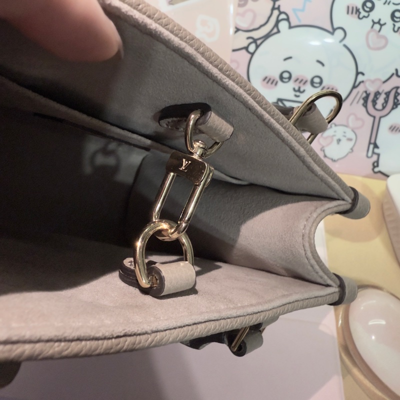 LOUIS VUITTON M47054 OnTheGo BB 18 皮革 壓花 大象灰-10